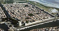 Veduta aerea della città fortificata